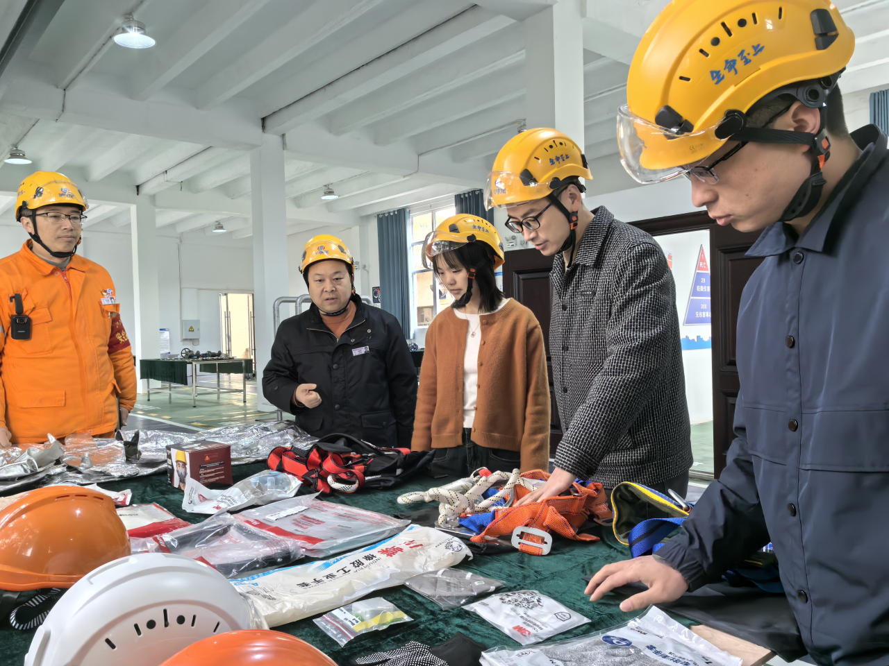 ?瀘天化集團(tuán)安全生產(chǎn)專項(xiàng)督導(dǎo)組赴弘旭公司開展實(shí)地檢查(圖2)