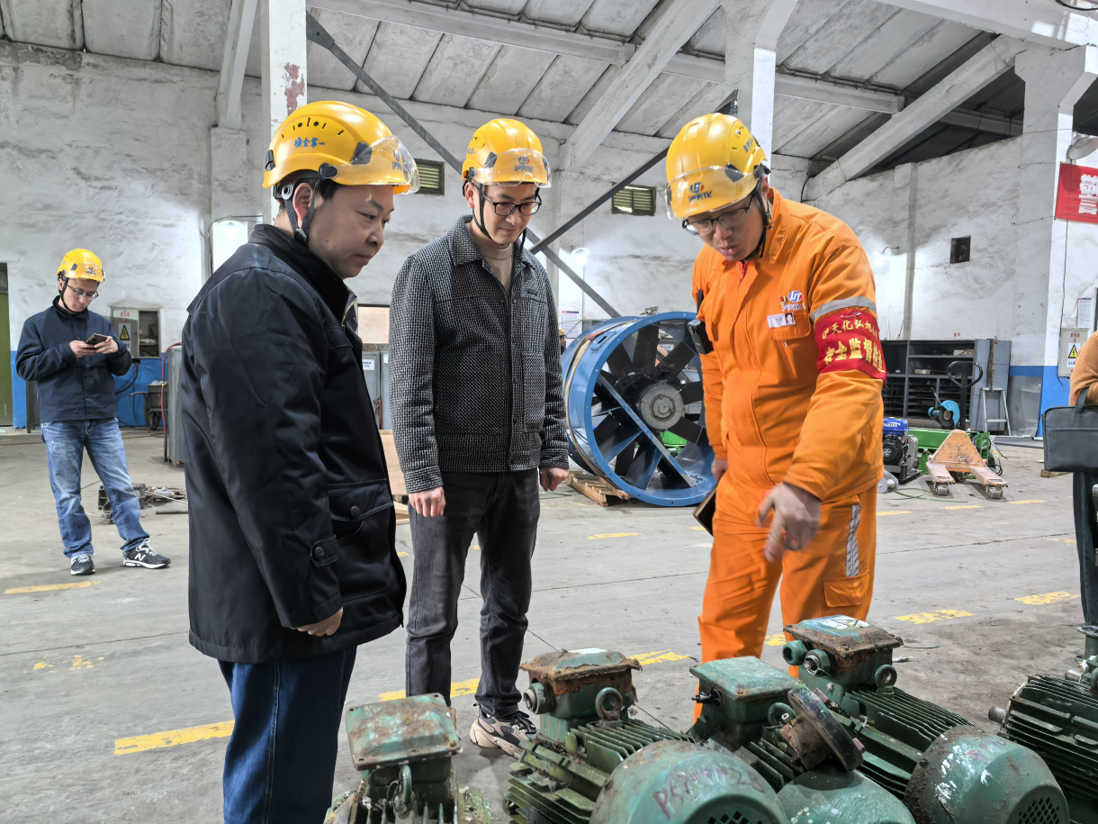 ?瀘天化集團(tuán)安全生產(chǎn)專項(xiàng)督導(dǎo)組赴弘旭公司開展實(shí)地檢查(圖3)