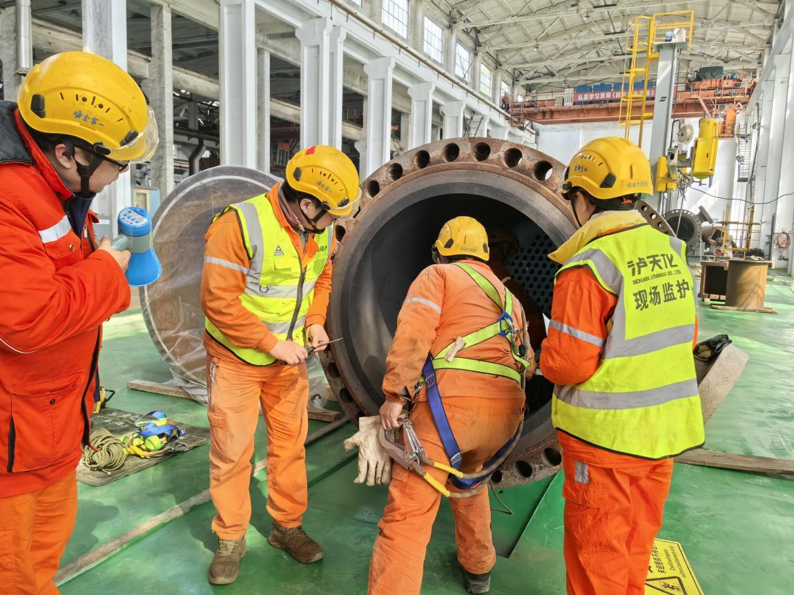 弘旭公司開展有限空間事故救援應(yīng)急演練(圖2) 弘旭公司開展有限空間事故救援應(yīng)急演練(圖2)