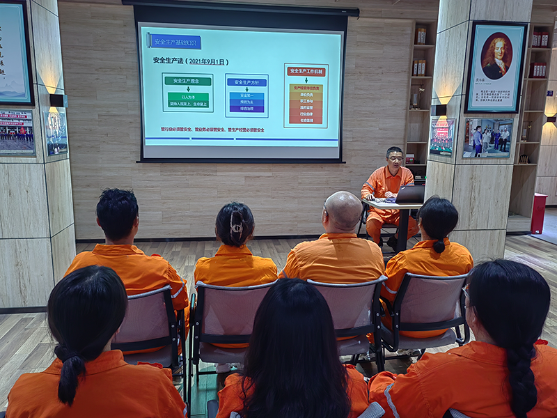 弘旭公司開(kāi)展安全生產(chǎn)月專題培訓(xùn)(圖1) 弘旭公司開(kāi)展安全生產(chǎn)月專題培訓(xùn)(圖1)