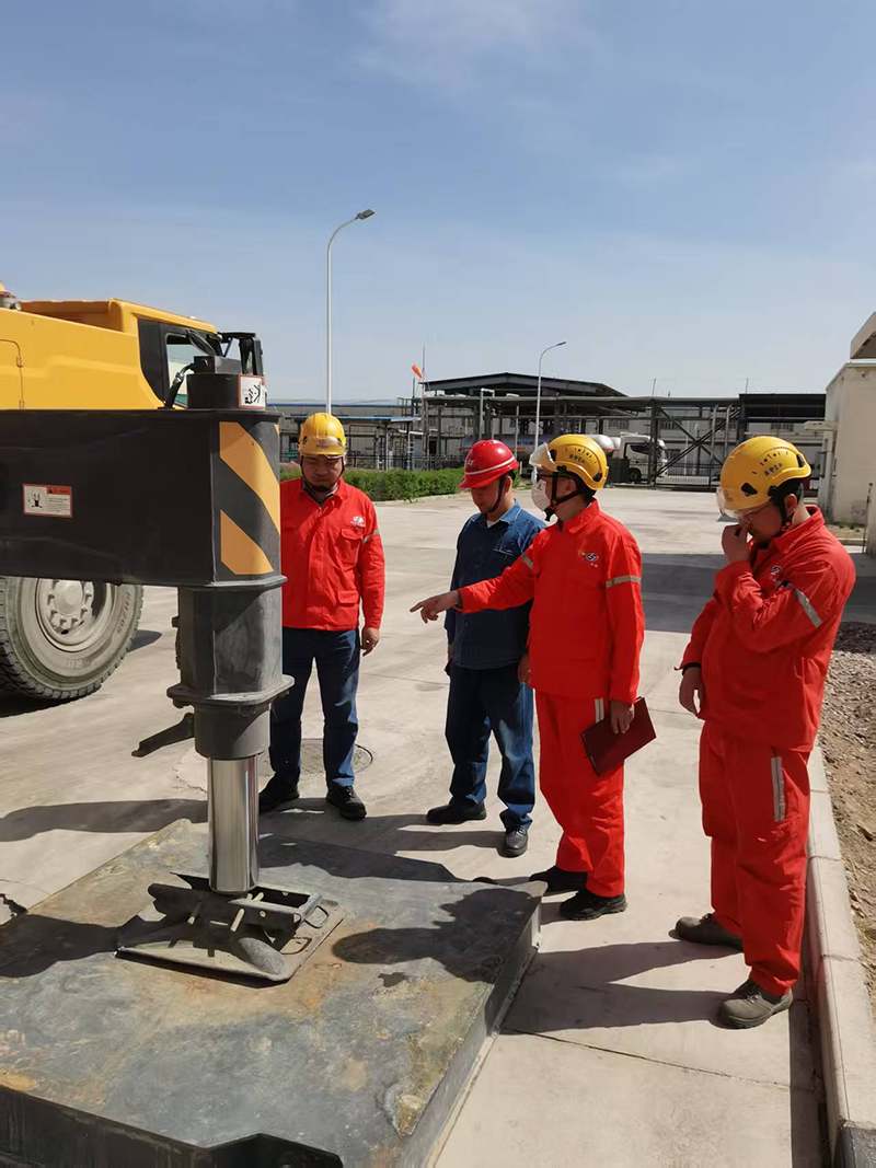 弘旭公司副總經(jīng)理石強赴寧夏和寧維保項目部開展督導(dǎo)工作(圖1) 弘旭公司副總經(jīng)理石強赴寧夏和寧維保項目部開展督導(dǎo)工作(圖1)