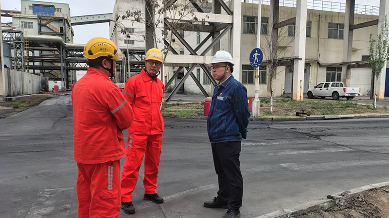 弘旭公司副總經(jīng)理石強赴寧夏和寧維保項目部開展督導(dǎo)工作(圖2) 弘旭公司副總經(jīng)理石強赴寧夏和寧維保項目部開展督導(dǎo)工作(圖2)