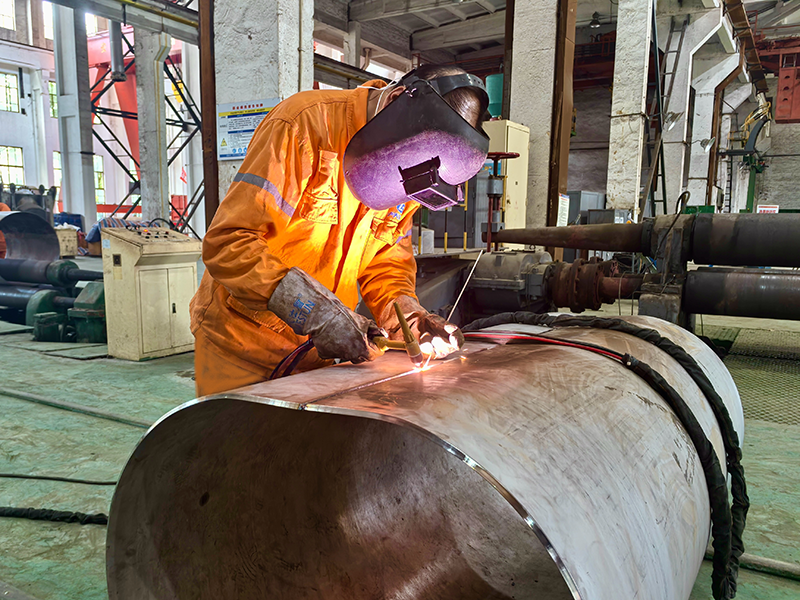 弘旭員工直面烈日考驗(yàn)，汗水鑄就質(zhì)量豐碑(圖2)