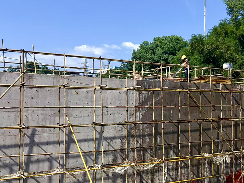 弘旭員工直面烈日考驗(yàn)，汗水鑄就質(zhì)量豐碑(圖1)