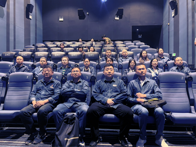 觀看《東極島》厚植愛國(guó)情懷(圖3)