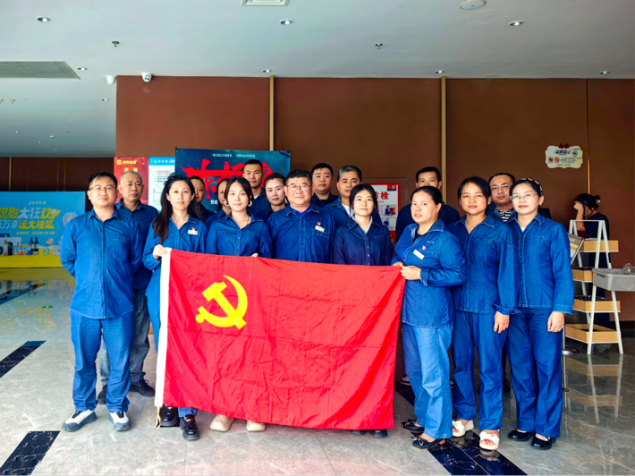 觀看《東極島》厚植愛國(guó)情懷(圖2)