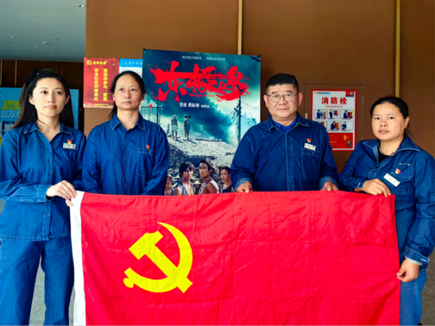 觀看《東極島》厚植愛國(guó)情懷(圖1)