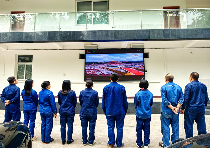  弘旭公司組織觀看九三閱兵式，激發(fā)愛國熱情(圖2)