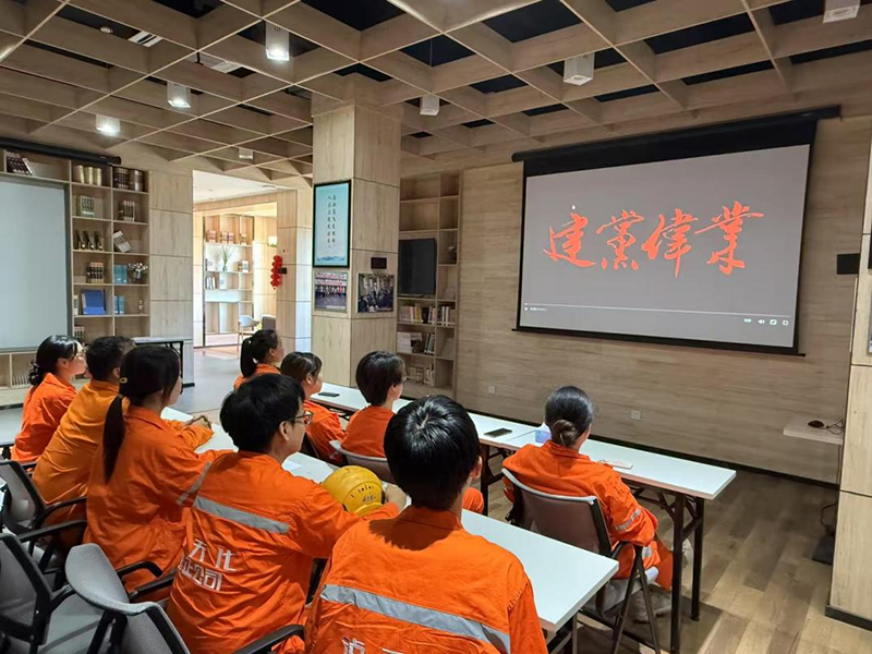 弘旭團(tuán)總支開(kāi)展“光影淬初心 熒幕鑄黨魂”觀看紅色影片活動(dòng)(圖1)