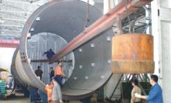 國內(nèi)第二臺大型稀硝酸吸收塔制作現(xiàn)場(圖2) 國內(nèi)第二臺大型稀硝酸吸收塔制作現(xiàn)場(圖2)