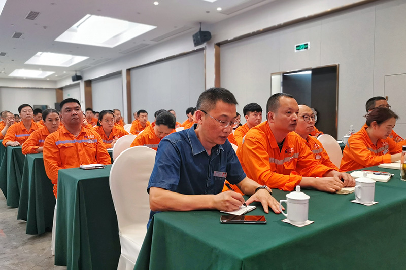 瀘州市安協(xié)與弘旭公司開展安全法律法規(guī)培訓(xùn)會(huì)(圖2) 瀘州市安協(xié)與弘旭公司開展安全法律法規(guī)培訓(xùn)會(huì)(圖2)