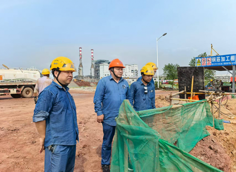 陳懋金到弘旭公司舊箱涵項(xiàng)目部指導(dǎo)工作